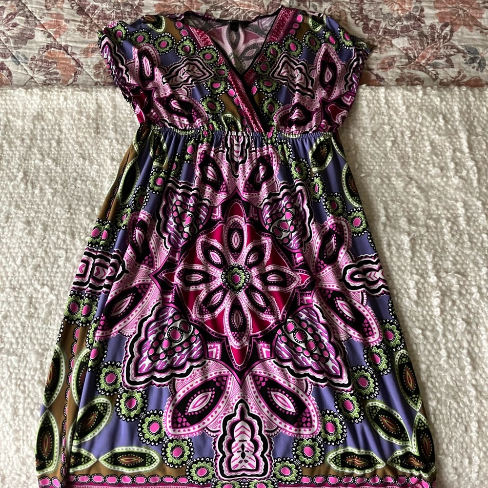 Beautiful dress for national dress day…worn once or twice at most. 💃🏼